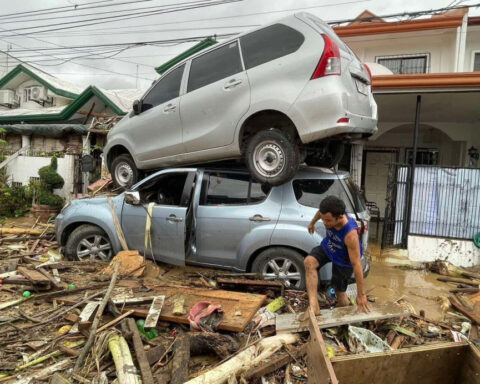 Typhoon Kalmaegi leaves at least 26 dead in Philippines, with survivors trapped on roofs and in cars
