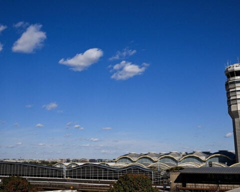 Operations resume at Washington airport after bomb threat