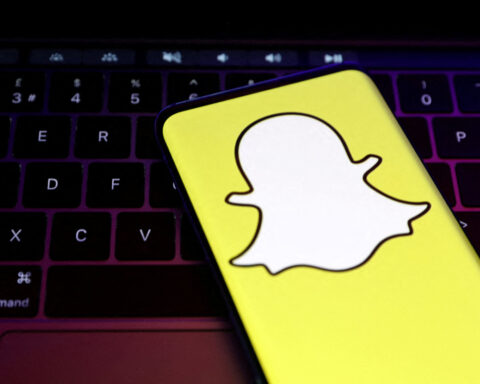 Snap tops revenue estimate and unveils $400 million deal with Perplexity AI, shares jump