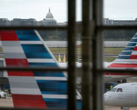 US finalizes domestic flight cuts to start at 4% on Friday