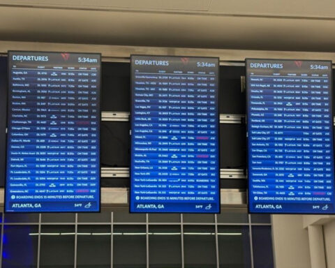 FAA to cut flights at dozens of airports if shutdown continues