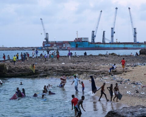 European Union vessel reaches ship raided by pirates off Somalia; all 24 crew on board safe