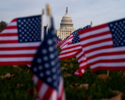 US Senate rejects bill to restore federal worker pay, remains at odds over shutdown