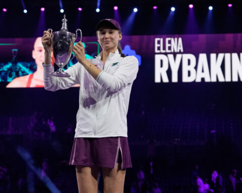 Rybakina beats No. 1-ranked Sabalenka to win WTA Finals