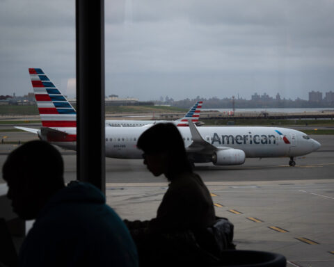 Flight cancellations and delays worsen as government shutdown drags on