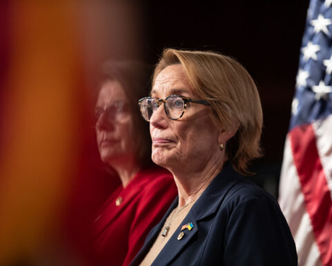 Who are the Democrats voting with Republicans on the government shutdown deal?