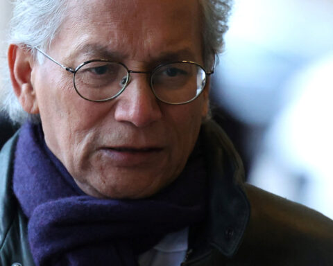 BBC chairman apologises for 'error of judgment' in Trump speech edit