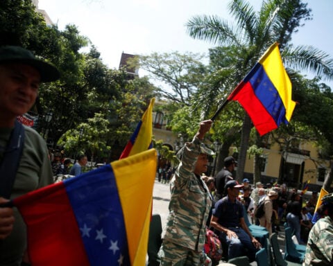 Venezuelan military preparing guerrilla response in case of US attack
