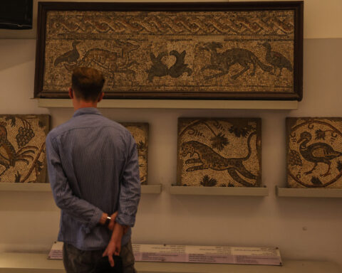 Thieves steal Roman statues from Syria's national museum