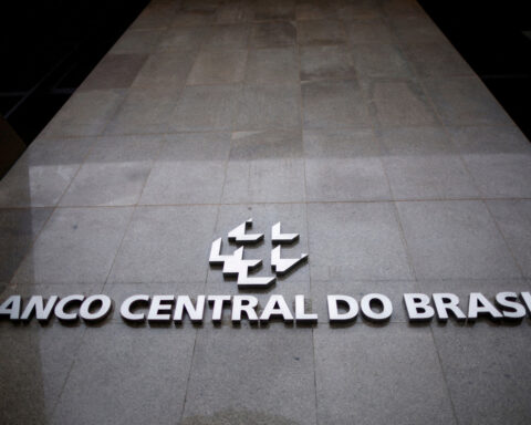 Brazil's central bank shows stronger conviction in keeping rates steady