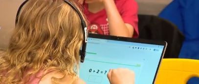 These private schools are replacing teachers with AI