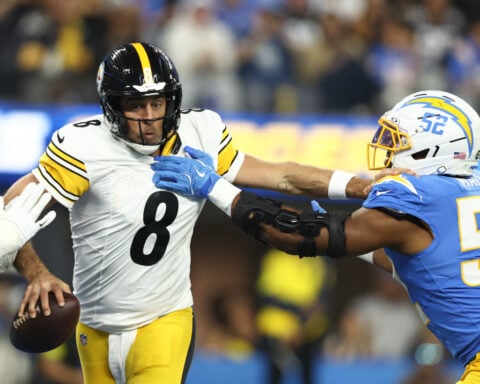 Mike Tomlin: No long-term concerns about Aaron Rodgers after Steelers' loss to Chargers