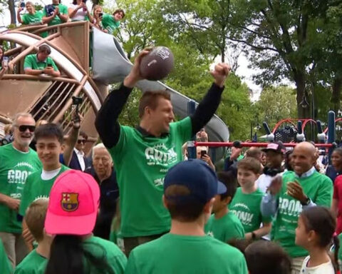 Rob Gronkowski to sign one-day contract to retire a Patriot for life