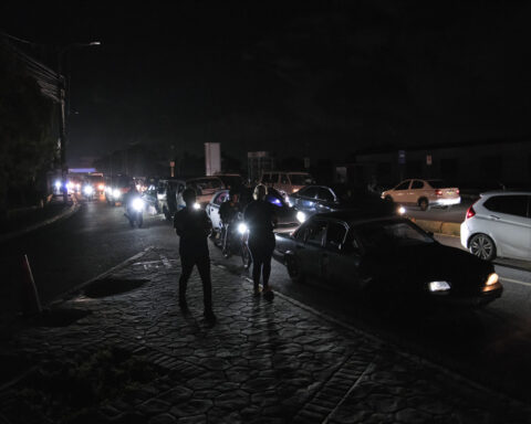 Full blackout hits the Dominican Republic as crews scramble to restore power