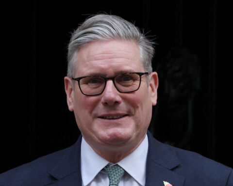 How could British Prime Minister Keir Starmer be ousted by unhappy lawmakers?