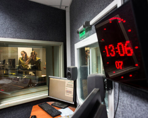 Israeli defence minister says he intends to close public radio station