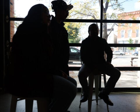 Chicagoans buy out street vendors amid a federal immigration crackdown