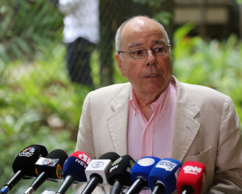 Brazil foreign minister meets Rubio to assess tariff talks, source says