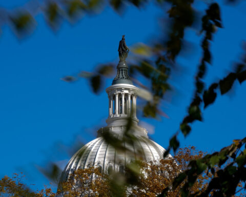 Wall Street mixed, shutdown (almost) nixed
