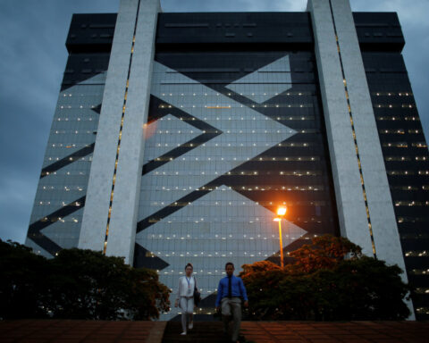 Banco do Brasil cuts 2025 net income outlook as farmer defaults surge