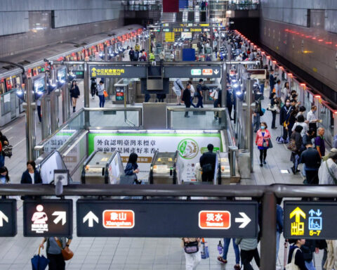 Taiwan economy could grow close to 6% this year, statistics chief says