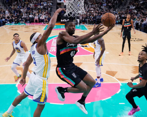 Curry's 46 points leads Warriors to 125-120 victory over Spurs despite Wembanyama's triple-double