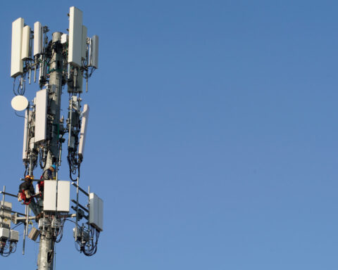 Verizon to cut about 15,000 jobs as new CEO restructures, source says