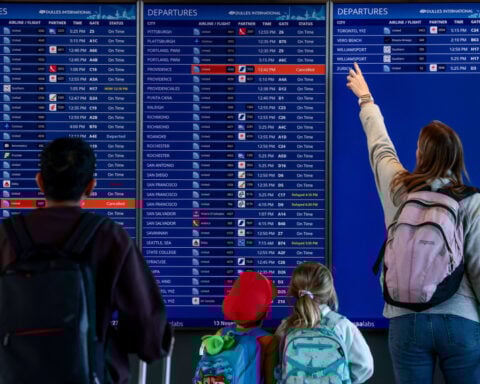 US airlines reduce flight cuts for Friday despite 6% FAA order