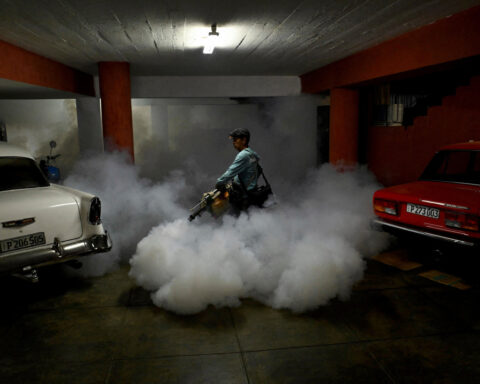 Cuba fights to contain spread of mosquito-borne chikungunya virus