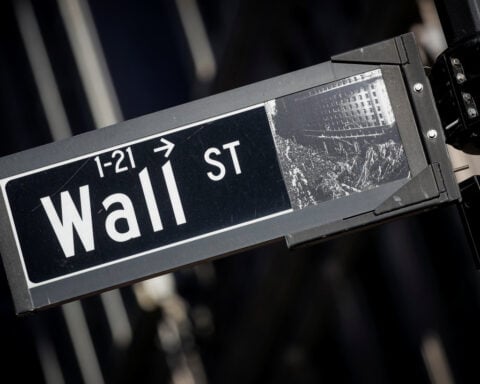 US equity fund inflows ease to four-Week low on valuation concerns