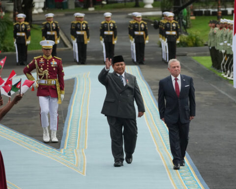 Jordan's king and Indonesia's leader hold talks on economic ties and Gaza