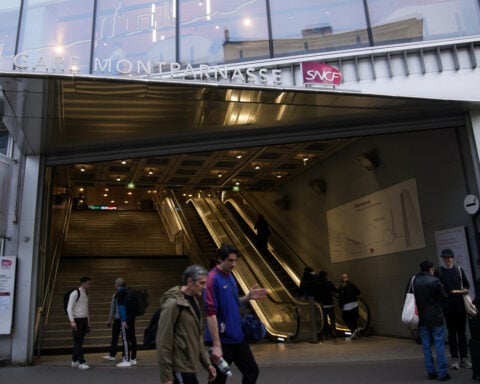 Police in Paris wound knife-wielding man at Montparnasse train station