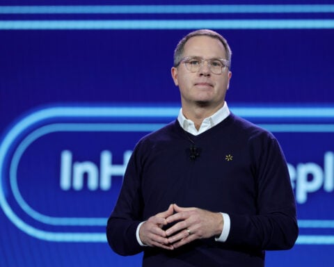 Walmart CEO steps down