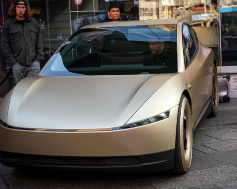 Tesla requires suppliers to avoid China-made parts for US cars, WSJ reports