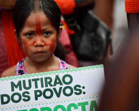 Climate protesters swelter in Brazilian sun outside COP30 summit