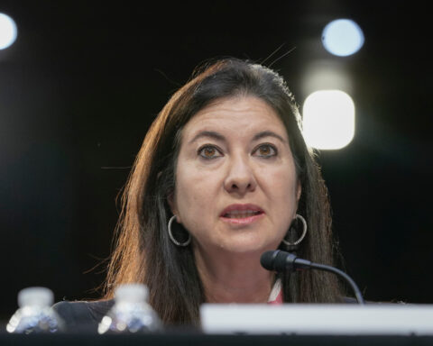 Former Fed governor's stock trades violated the central bank's ethics rules