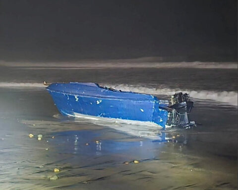 Four dead after suspected migrant boat capsizes near San Diego, Coast Guard says