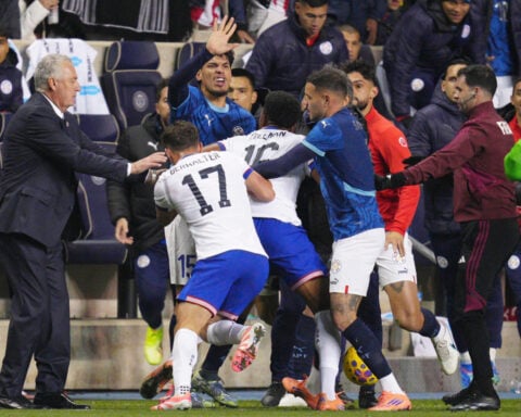 Reyna scores in 1st international start in 16 months, surpasses father, as US beats Paraguay 2-1