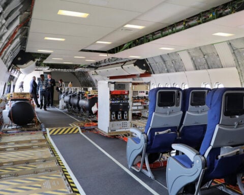 Boeing aims to smooth relations with buyers over 777X delays