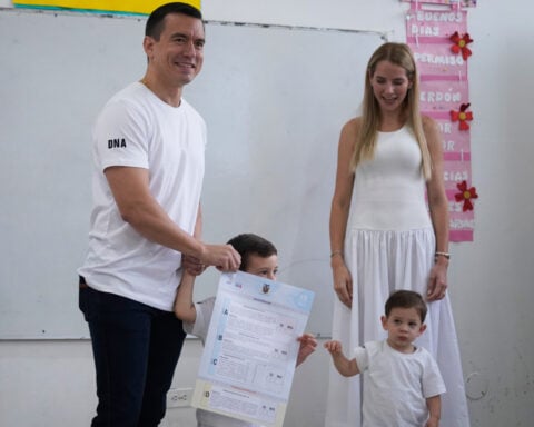 Ecuadorian voters reject proposals to host foreign military bases and rewrite the constitution