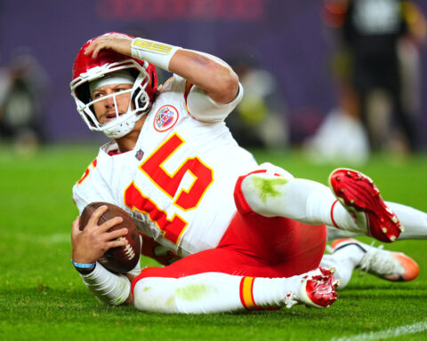 Broncos beat Chiefs 22-19 on Lutz's last-second field goal, extending win streak to 8 games