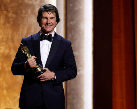 Tom Cruise touts the power of cinema as he accepts honorary Oscar