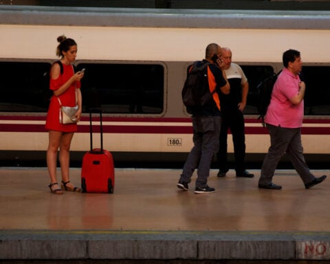 Spain aims to cut Madrid-Barcelona high speed rail time to under two hours, minister says