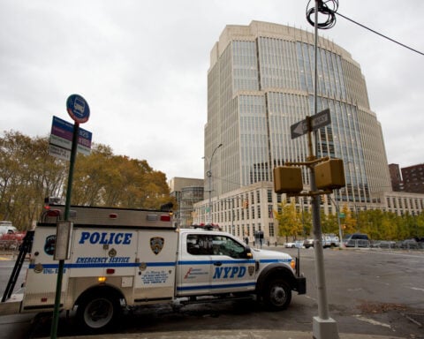 Alleged plot to bribe a juror with $100,000 upends former heavyweight boxer’s NYC drug trial