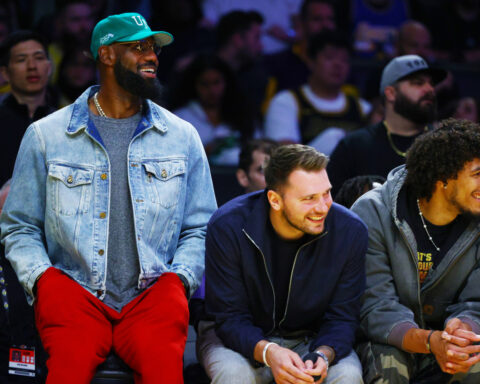 LeBron James returns to practice with Lakers but hasn't decided whether to make season debut Tuesday