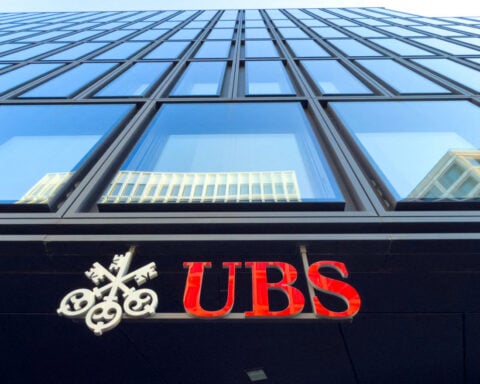 UBS O'Connor's capital solutions strategy co-heads did not accept jobs at Cantor, source says