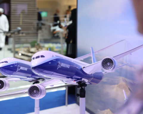 Gulf Air finalises deal for at least 12 Boeing 787 Dreamliner planes