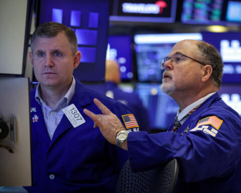 S&P 500 ends down for a 4th day as valuation worries weigh, Home Depot drops