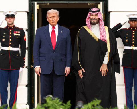 Trump says visiting Saudi crown prince knew nothing about Khashoggi killing, contradicting US intel