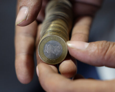 Wall Street banks ignite rush for Indian rupee rally wagers tied to trade deal optimism